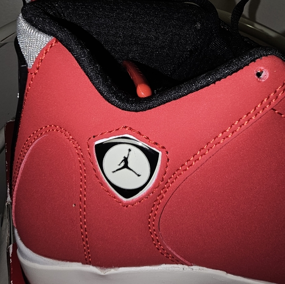 Sneakers - Picture 2 of 8